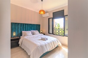 3 chambres, fer et planche à repasser, Wi-Fi, draps fournis