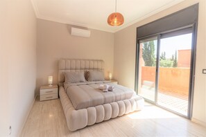 3 chambres, fer et planche à repasser, Wi-Fi, draps fournis