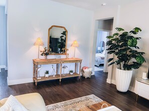 3 chambres, coffres-forts dans les chambres, bureau