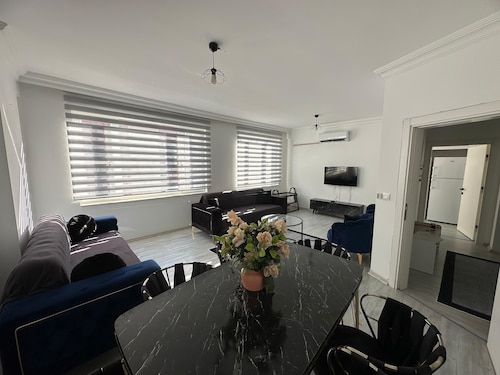 Charming 2-bedroom apartment with WiFi and AC in enchanting Antalya