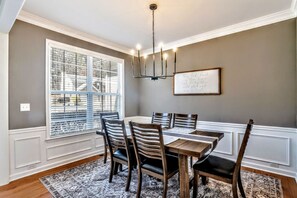 Dining - ATH - Immaculate 5BR Swim Tennis CulDeSac(sugar) (Acworth)