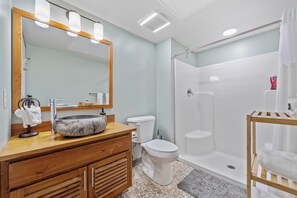Dusche, Handtücher, Seife, Toilettenpapier
