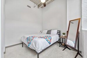 1 camera, Wi-Fi, lenzuola