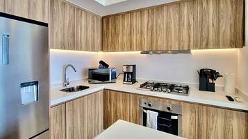 Fridge, microwave, oven, stovetop