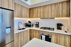 Fridge, microwave, oven, stovetop