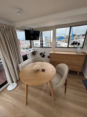 Interior - Piccolina Floating Accomodation (Goolwa)