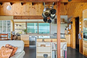 Spices - 4 minutes to the beach! Spacious stunning beach house near great surf spots (Moruya Heads)