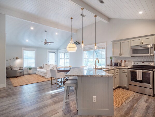 Microwave, oven, stovetop, dishwasher - Charming beach cottage! Near Seaside with easy beach access! Love pets! (Santa Rosa Beach)