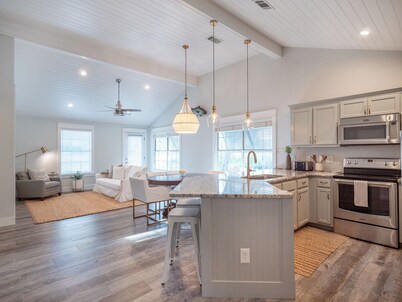 Walk to Beach & Dinner! Charming 1-Level Cottage ♥ Pets + Fenced Yard w/ Grille