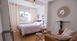 旅行用ベビーベッド、WiFi (無料)、ベッドシーツ