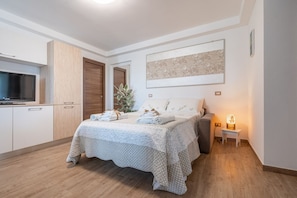 4 habitaciones, tabla de planchar con plancha, wifi y ropa de cama 