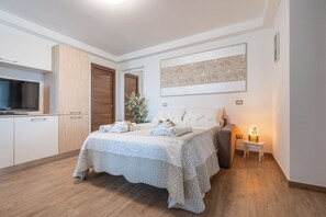 4 chambres, fer et planche à repasser, Wi-Fi, draps fournis