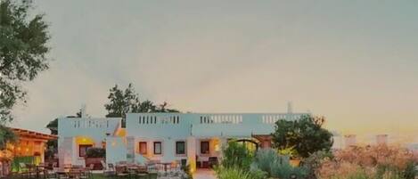 Vista frontal de la propiedad