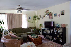TV connectée, lecteur de DVD, livres, imprimantes