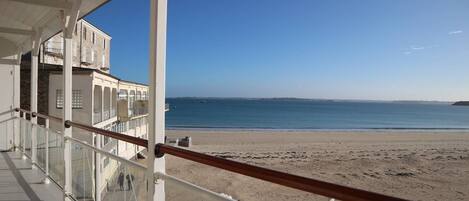 Una spiaggia nelle vicinanze