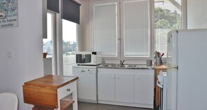 Fridge, microwave, dishwasher, toaster - Sea View Apartment - 4 people (ST CAST LE GUILDO)