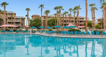 2-bedroom resort in superb Indio with fitness room, AC. Enjoy relaxation