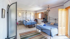 8 bedrooms, travel crib, WiFi