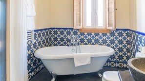 Shower, hair dryer - Casa Las Orquídeas Viñuela by Ruralidays (Málaga)