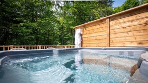Outdoor spa tub - Le Ô Calm |Spa| Hamac (Chertsey)