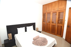 Deluxe Apartment, Balcony | 2 bilik tidur, meja, Wi-fi percuma 