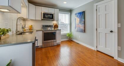 Premium Suite in Historic District, Walking Distance to Restaurants & Shops!