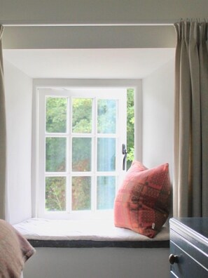 Interior - A beautifully restored Welsh farmhouse nestled in the Pembrokeshire countryside close to the coast (Haverfordwest)