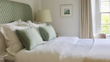 4 Schlafzimmer, Schreibtisch, Bügeleisen/Bügelbrett, Reisekinderbett