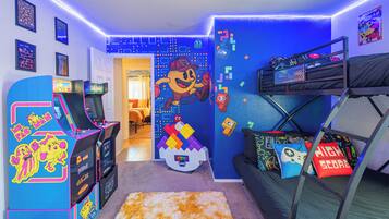 4 Schlafzimmer, Reisekinderbett, WLAN, Bettwäsche