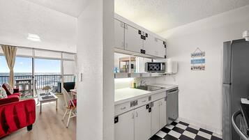 Coffee/tea maker, fridge, microwave, oven