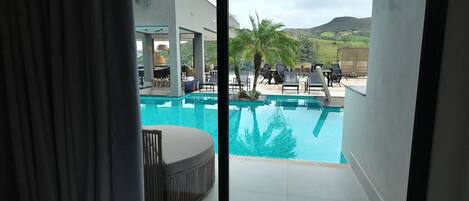 Habitación exclusiva doble | Zona de estar | Una Smart TV