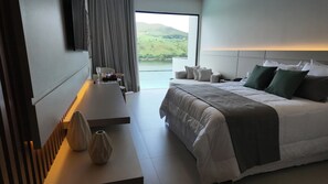 Habitación doble superior | Caja fuerte, espacio para trabajar con un portátil, cortinas opacas