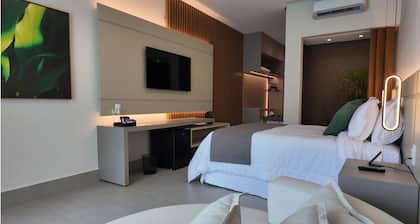COLLEGARE HOTEL