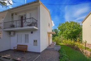 Exterior - Holiday flat with terrace (Baška)