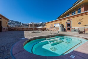 A heated pool - Sundial condo in the heart of Canyons Village, private patio, outdoor pool, walk to hiking & biking (Park City)