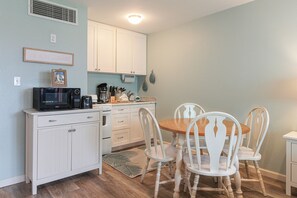 Dining - Executive Keys Unit 116 (Port Aransas)