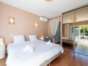 3 bedrooms, iron/ironing board, WiFi, bed sheets
