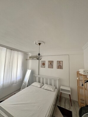 2 makuuhuonetta, silitysrauta/-lauta, vauvan matkasänky, Wi-Fi