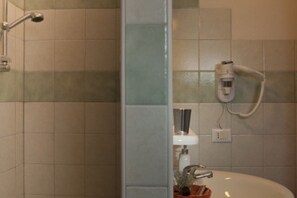 Shower, hair dryer, bidet, towels - Green Hotel I Mandorli_Albergo Rurale (Orosei)