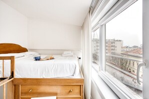 1 bedroom, iron/ironing board, free WiFi, bed sheets - Morning View over Milan (Milan)