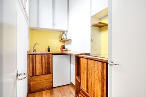 Fridge, stovetop, coffee/tea maker, cookware/dishes/utensils - Hostmate - Milano - Piazza Mentana (Milan)