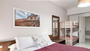 A bedroom with a bunk bed, a bed with a red blanket, a large framed picture of a historic building, and a mirror on the wall. - Kalurya - Baroque - Lecce Selection (Lecce)