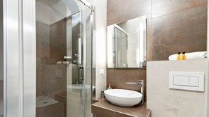 A modern bathroom with a glass-enclosed shower, a white sink, and a large mirror. - Kalurya - Baroque - Lecce Selection (Lecce)
