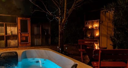 Buttercup Oasis - Cabin with Hot-Tub and Firepit