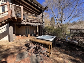 Terrace/patio - Leura Haven Homestead: Grand rustic cottage for 4 (Leura)
