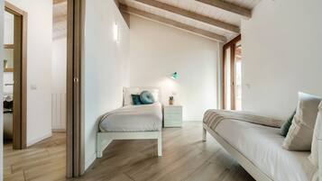 5 chambres, fer et planche à repasser, Wi-Fi, draps fournis