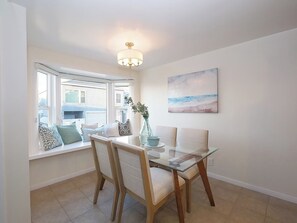 Dining - Amazing location!  Unique Oceanfront Beach House (Manhattan Beach)