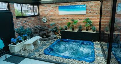 SUNNY DAYZ SHELLHARBOUR-4 bed home 5 mins walk to 2 beaches with outdoor jacuzzi