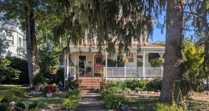 Large Space Great for Special Occasions: 2 Floors