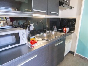 Kühlschrank, Mikrowelle, Ofen, Geschirrspüler